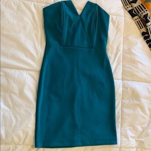 Lulu’s turquoise strapless dress